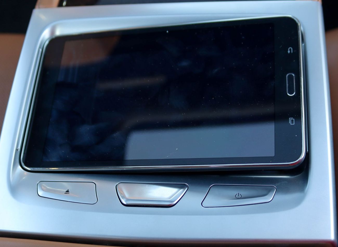 بي أم دبليو 750Li xDrive 4.4L (523 HP)