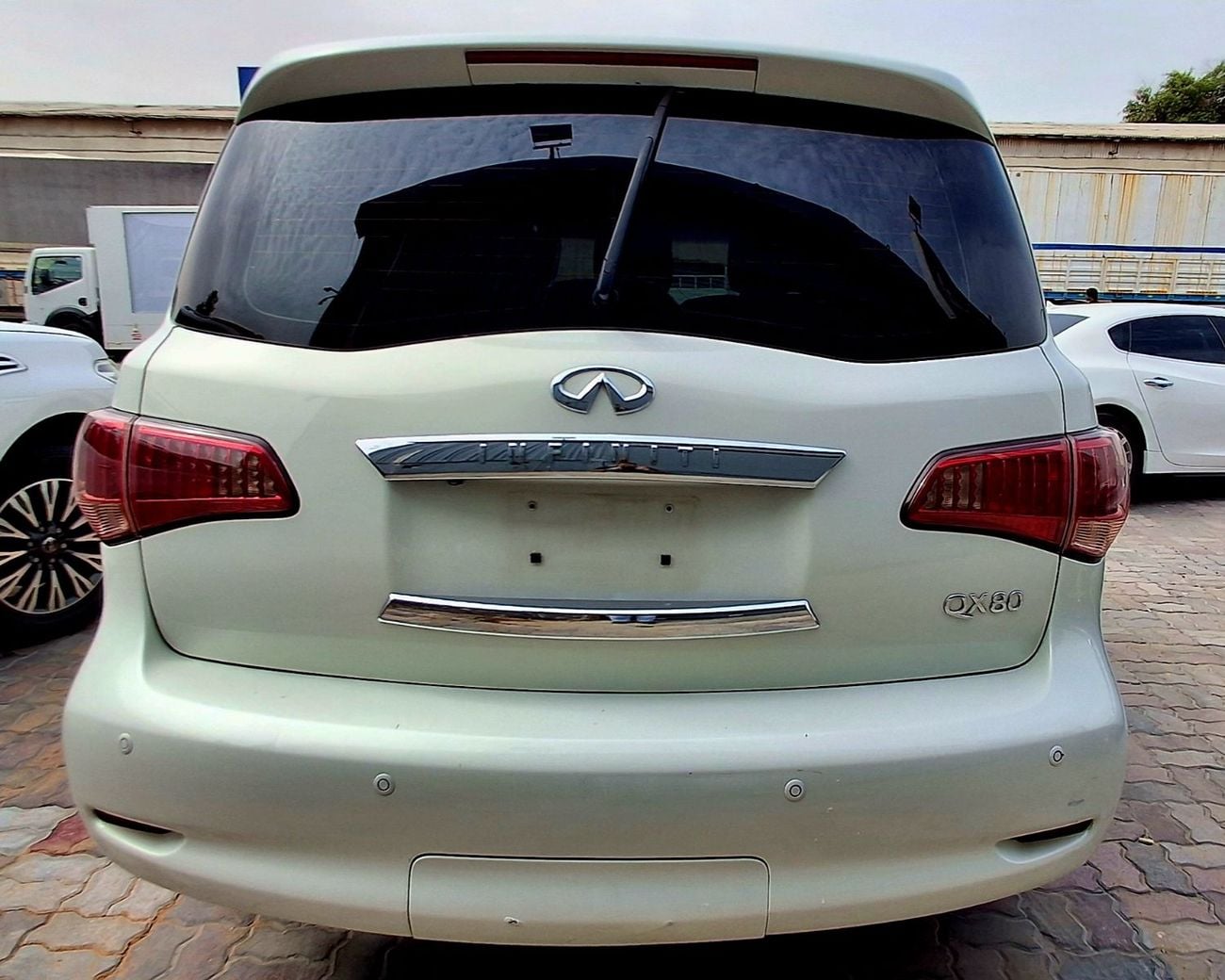 إنفينيتي QX80 Black Edition 8 5.6L