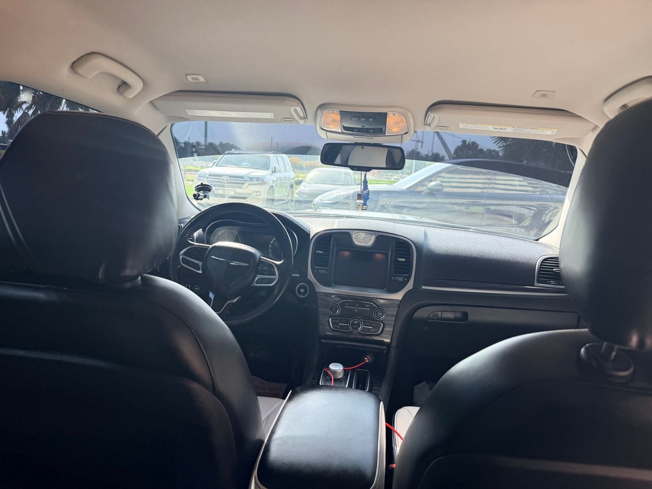 كرايسلر 300 6 cylinder - RWD - 5 seats