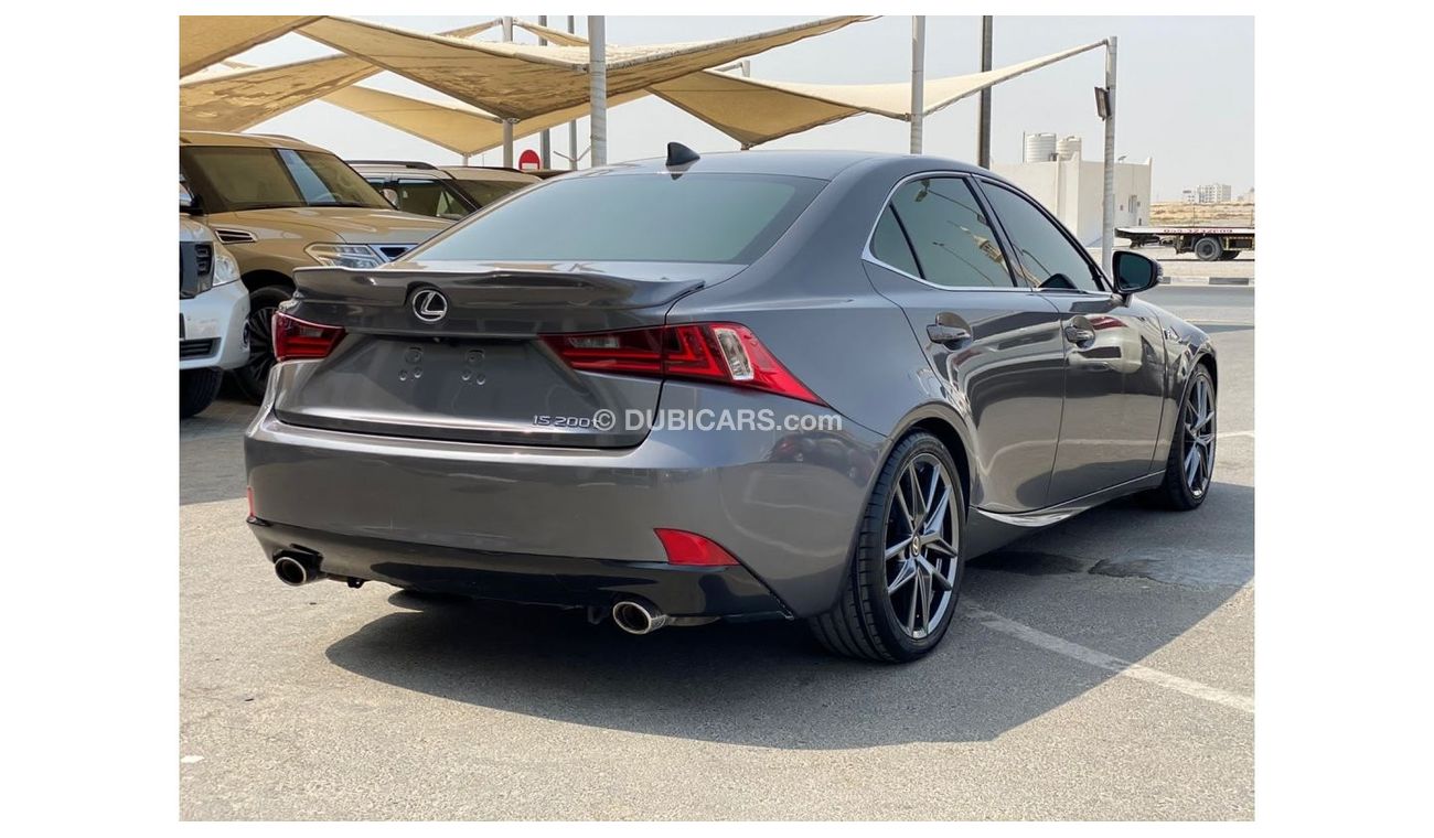 لكزس IS 200 لكزس is 200 t وارد امريكا بحاله ممتازه