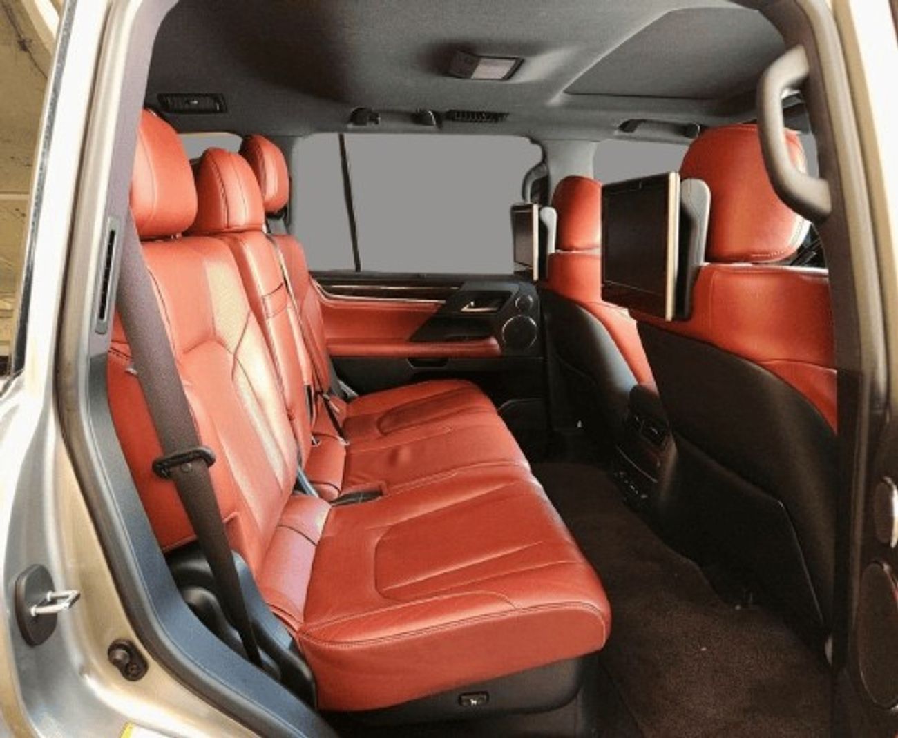 Lexus LX 570 Platinum 5.7L Full Service History - Full option - Excellent condition