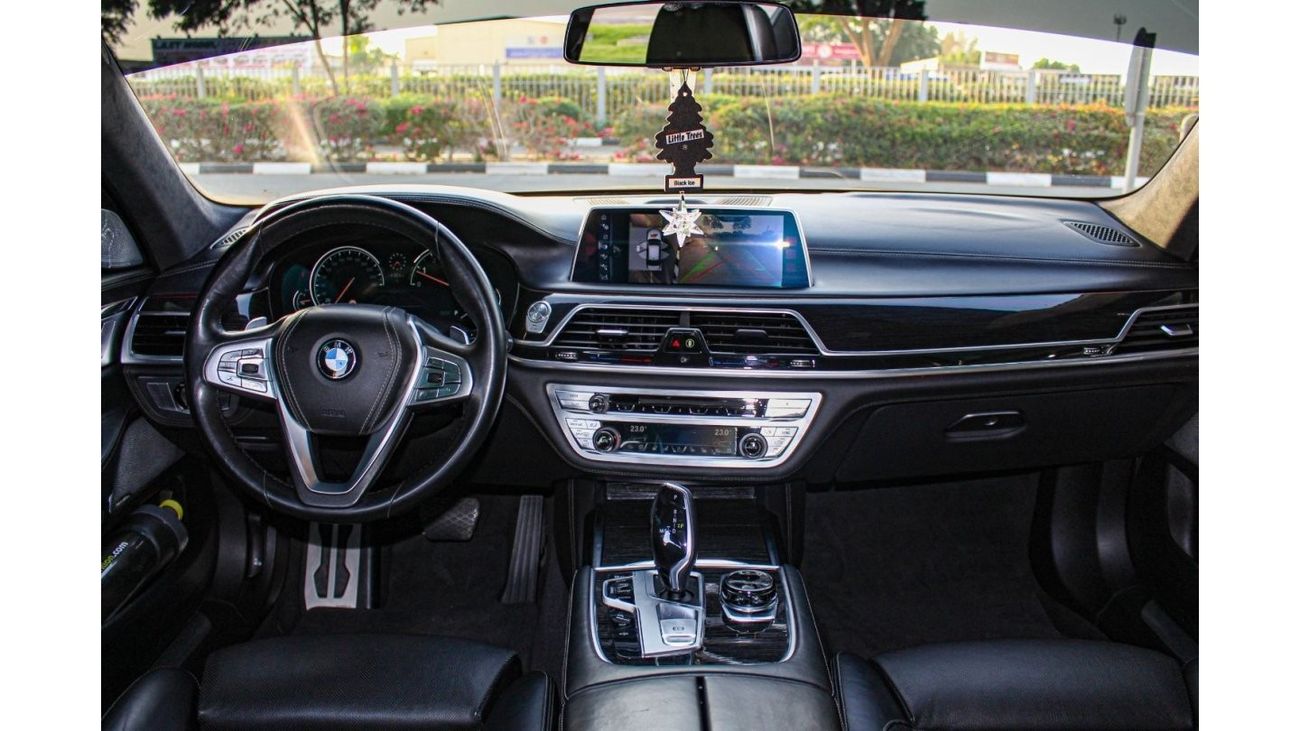 بي أم دبليو 750Li 2018 USED BMW 750Li X-Drive / LAW MILEAGE (63,000 KM)