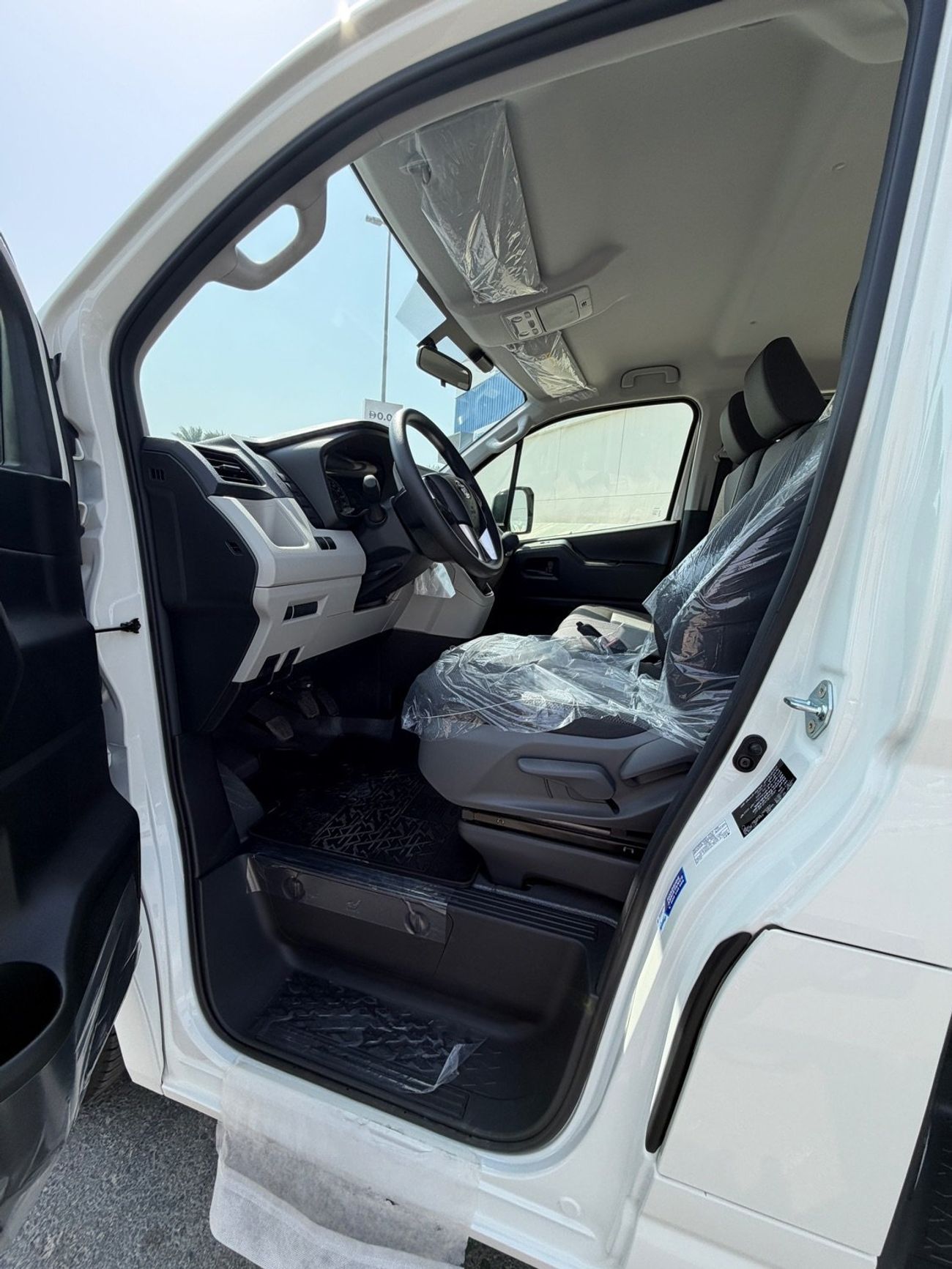 Toyota Hiace GL TOYOTA HIACE 6 SEATER GLASS VAN