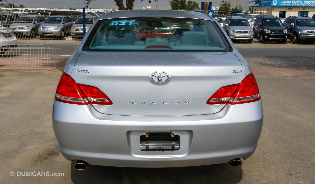 Used Toyota Avalon XLS 2007 for sale in Dubai 93320