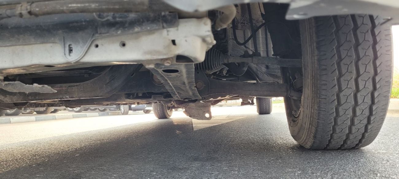 Toyota Hiace GL Highroof 2.8L RHD Automatic Gear 2WD 1GD-FTV Diesel Engine 13 Seats 5 Foors