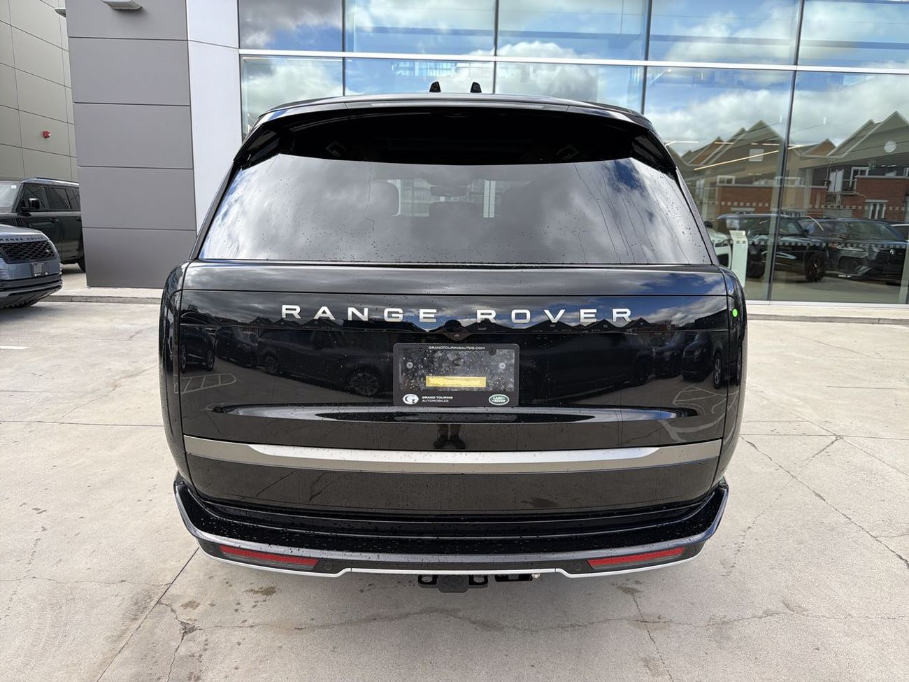 لاند روفر رينج روفر P460E Plug in Hybrid Brand New  * Export Price *