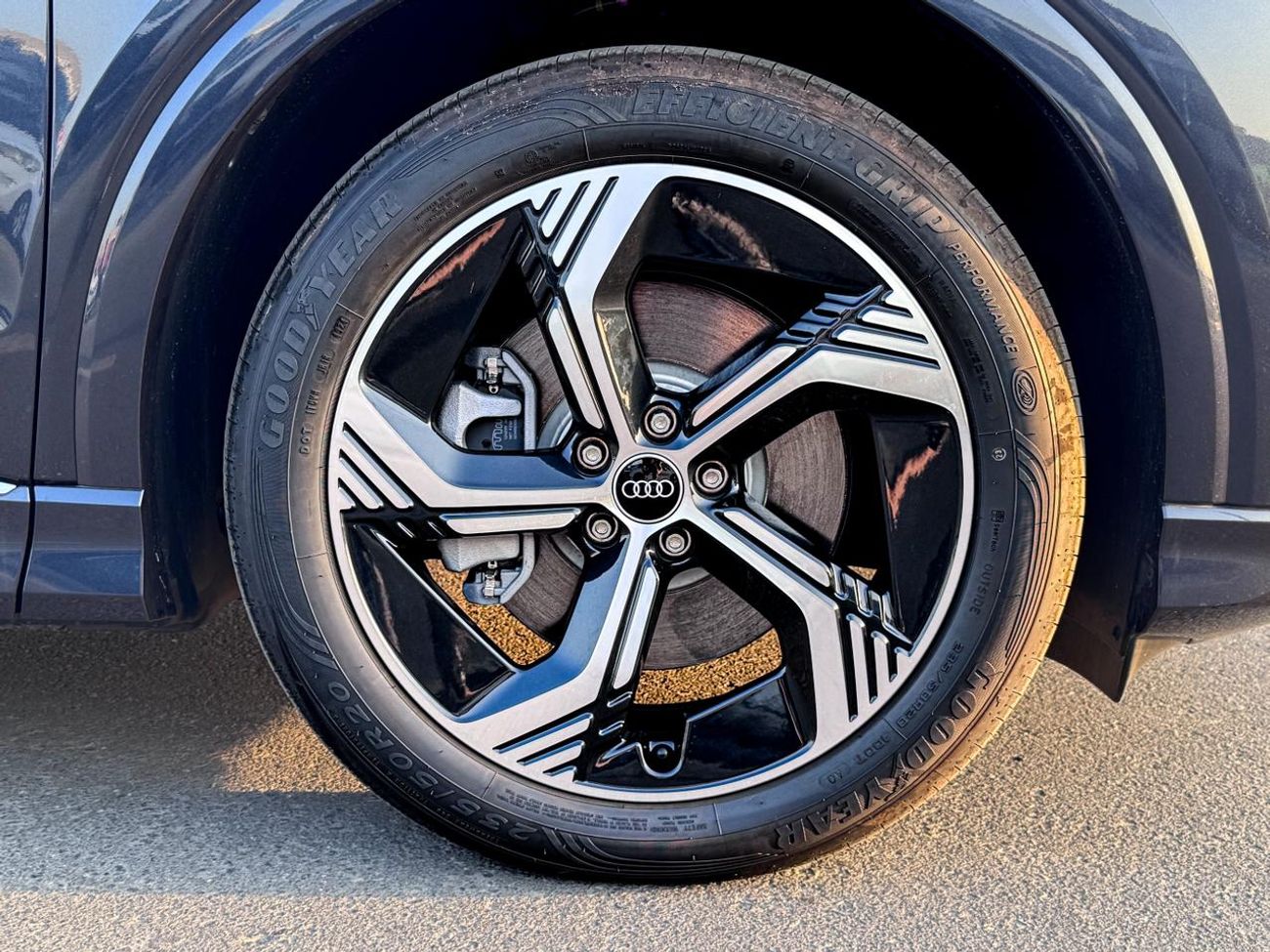 Audi Q4 etron 2025 | AUDI E-TRON Q4 TOP VERSION E/V