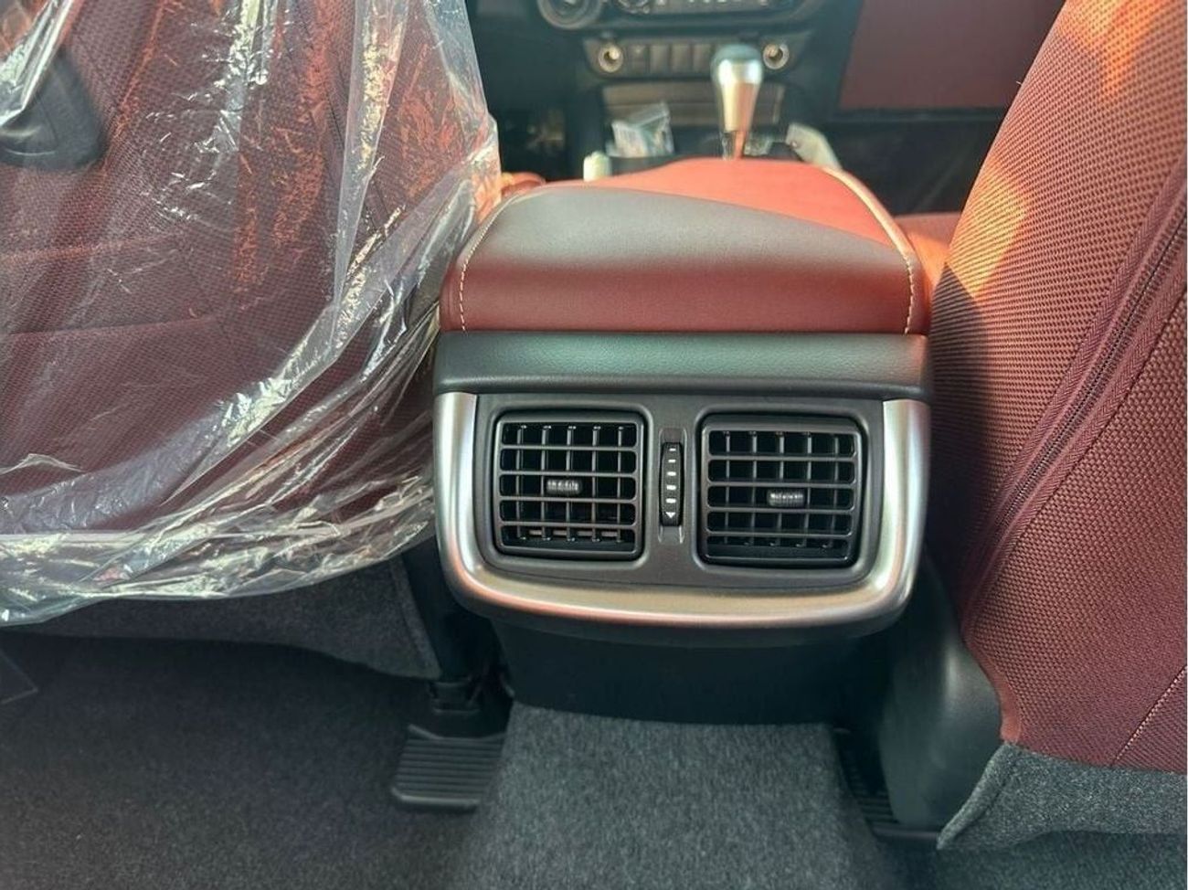 Toyota Hilux TOYOTA HILUX 2.7 AT FULL OPTION WITH PUSH START WHITE OMAN SPEC 2025