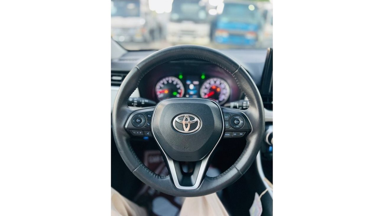 تويوتا راف ٤ XLE PREMIUM SUNROOF LEATHER SEAT