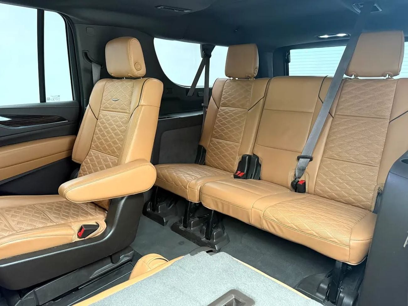 كاديلاك Escalade ESV ESV | GCC specs | V8 | 7 Seater | Clean Condition