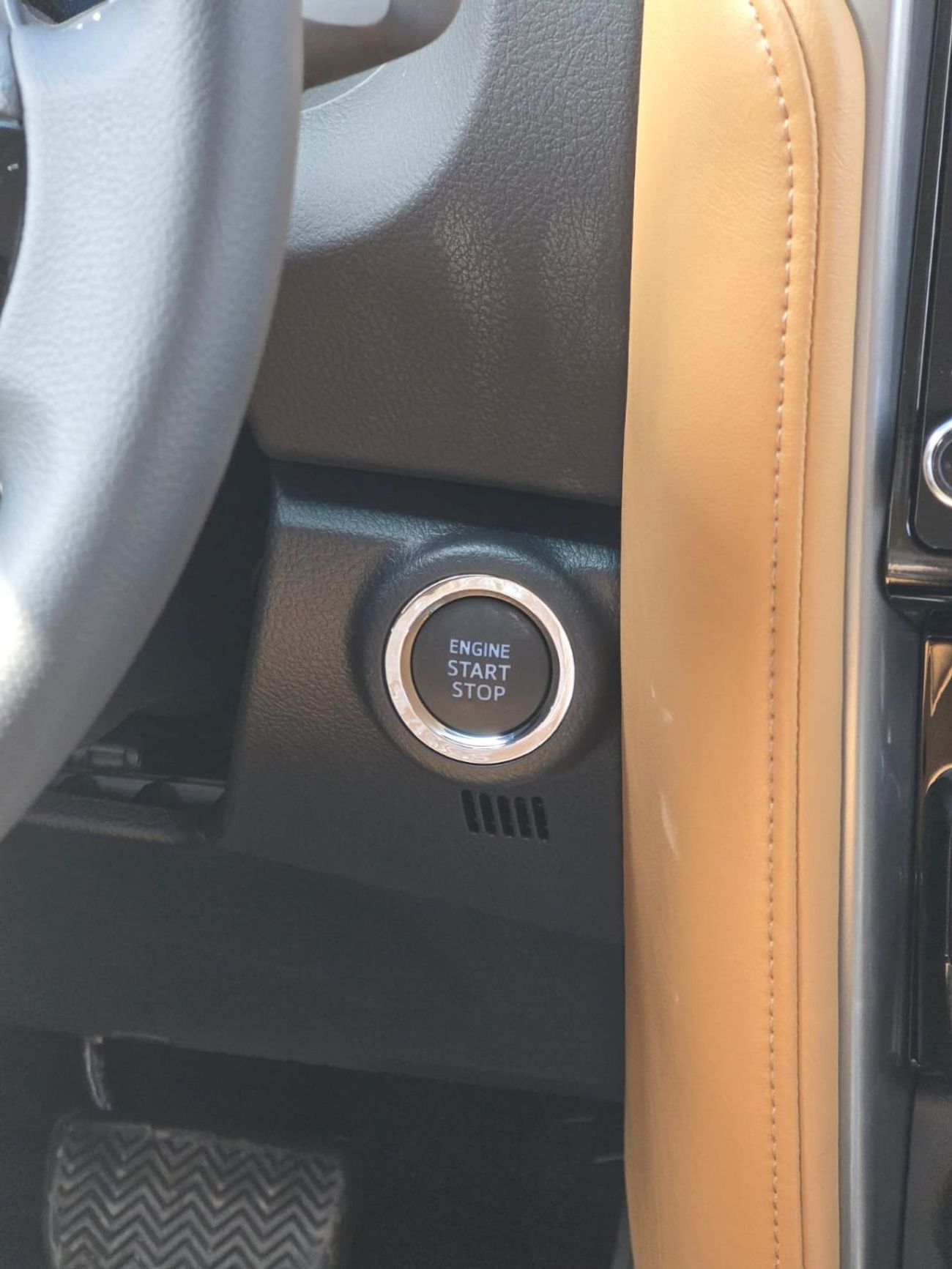 تويوتا فورتونر 4.0L PETROL A/T SR5 V6  7 SEATER