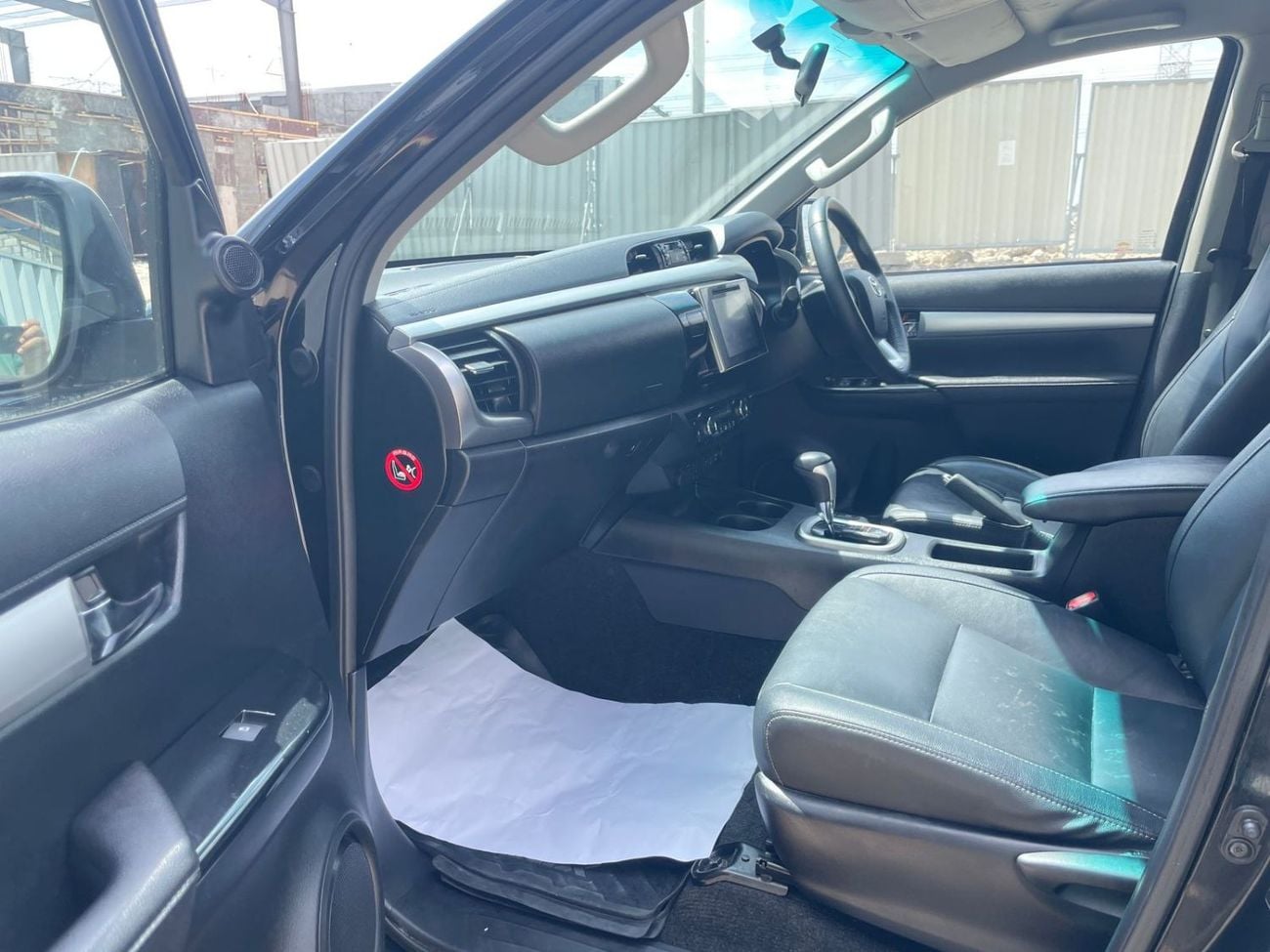 تويوتا هيلوكس diesel 2.8 liter ,right hand drive automatic ,full option