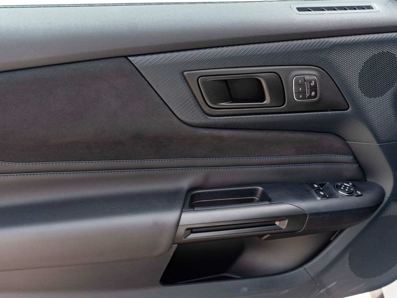 Ford Mustang Dark Horse