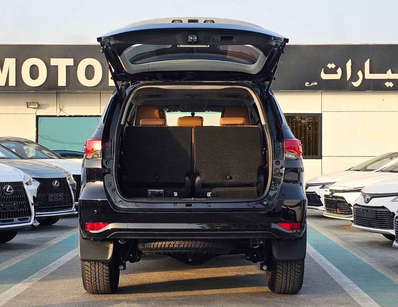 تويوتا فورتونر 2.4L V4 DIESEL / MANUAL A.C / DIFF LOCK / OVER FENDER / FOG LAMPS / CHROME HANDLE /CODE#FD24B