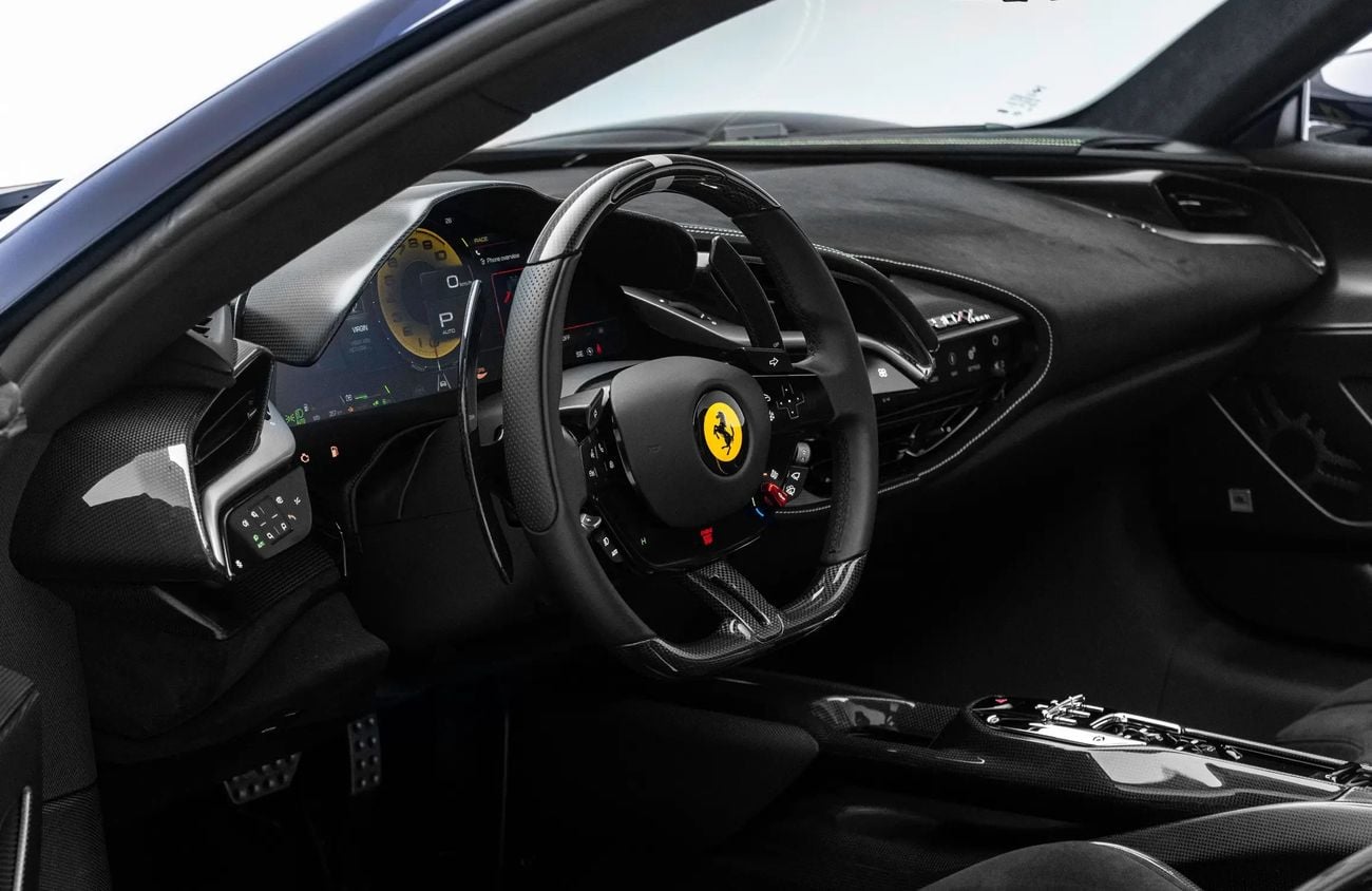 فيراري SF90 سبيدر 4.0L Twin-Turbocharged V8 + 3 Electric Motors