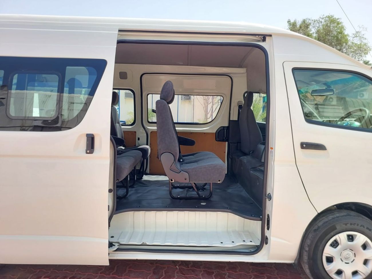 Toyota Hiace GL TOYOTA HIACE COMMUTER VAN RHD 2018 MODEL 3.0 L DIESEL AUTOMATIC(PM21278)