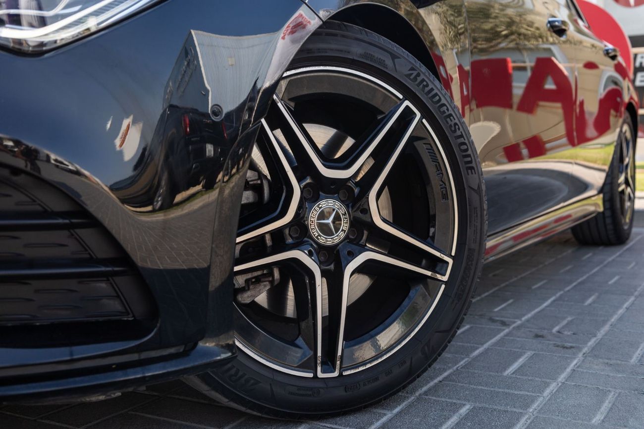 Mercedes-Benz CLA 250 Std 2.0L (221 HP)