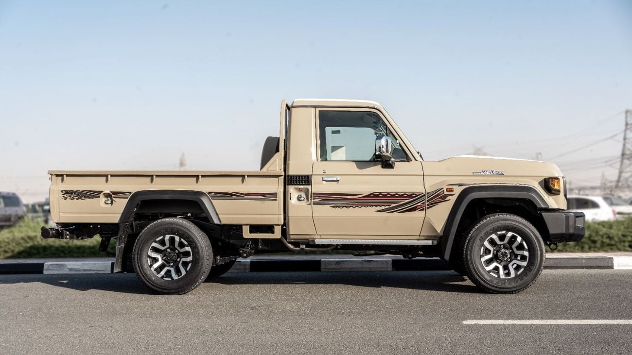 تويوتا لاند كروزر بيك آب 2026 Toyota Land Cruiser LC79 4.0L AT Petrol Full Option (Beige-Brown)