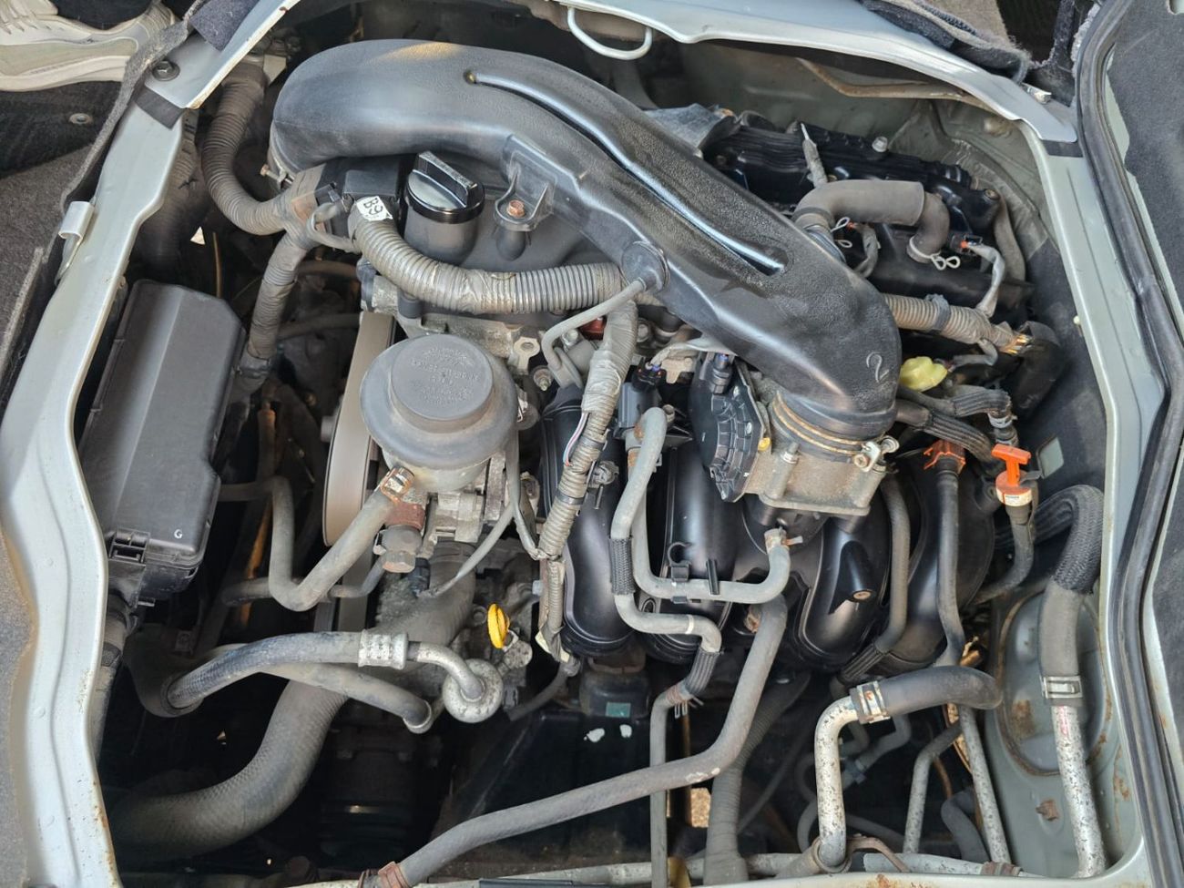 Toyota Hiace TOYOTA HIACE COMMUTER VAN RHD 2006 MODEL 2.7 L PETROL AUTOMATIC(PM02168)