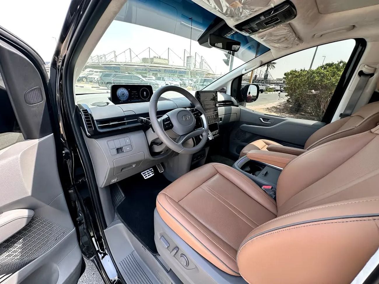 هيونداي ستاريا Premium | GCC Specs under warranty +Service contract