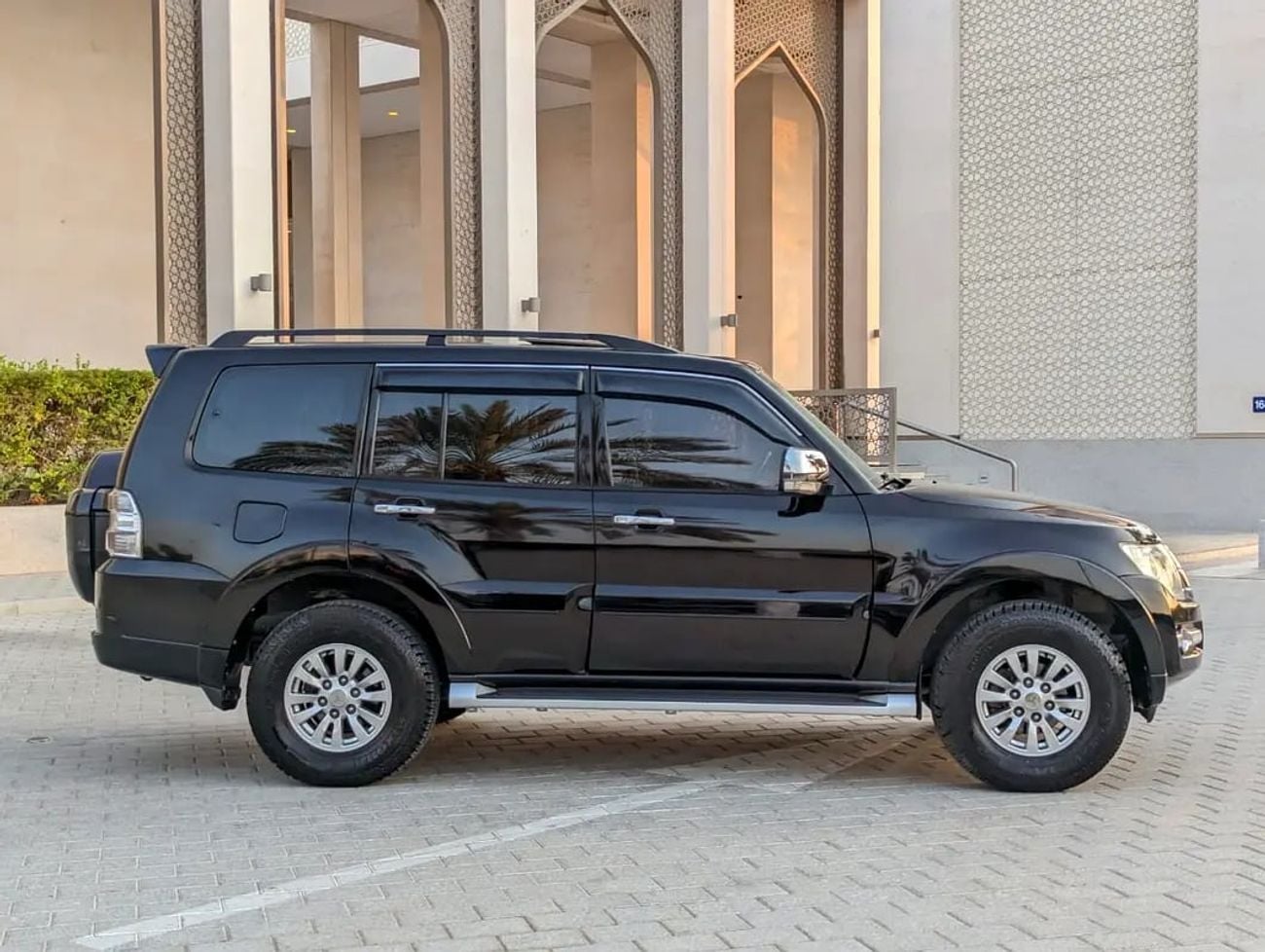 ميتسوبيشي باجيرو GLS MIDLINE