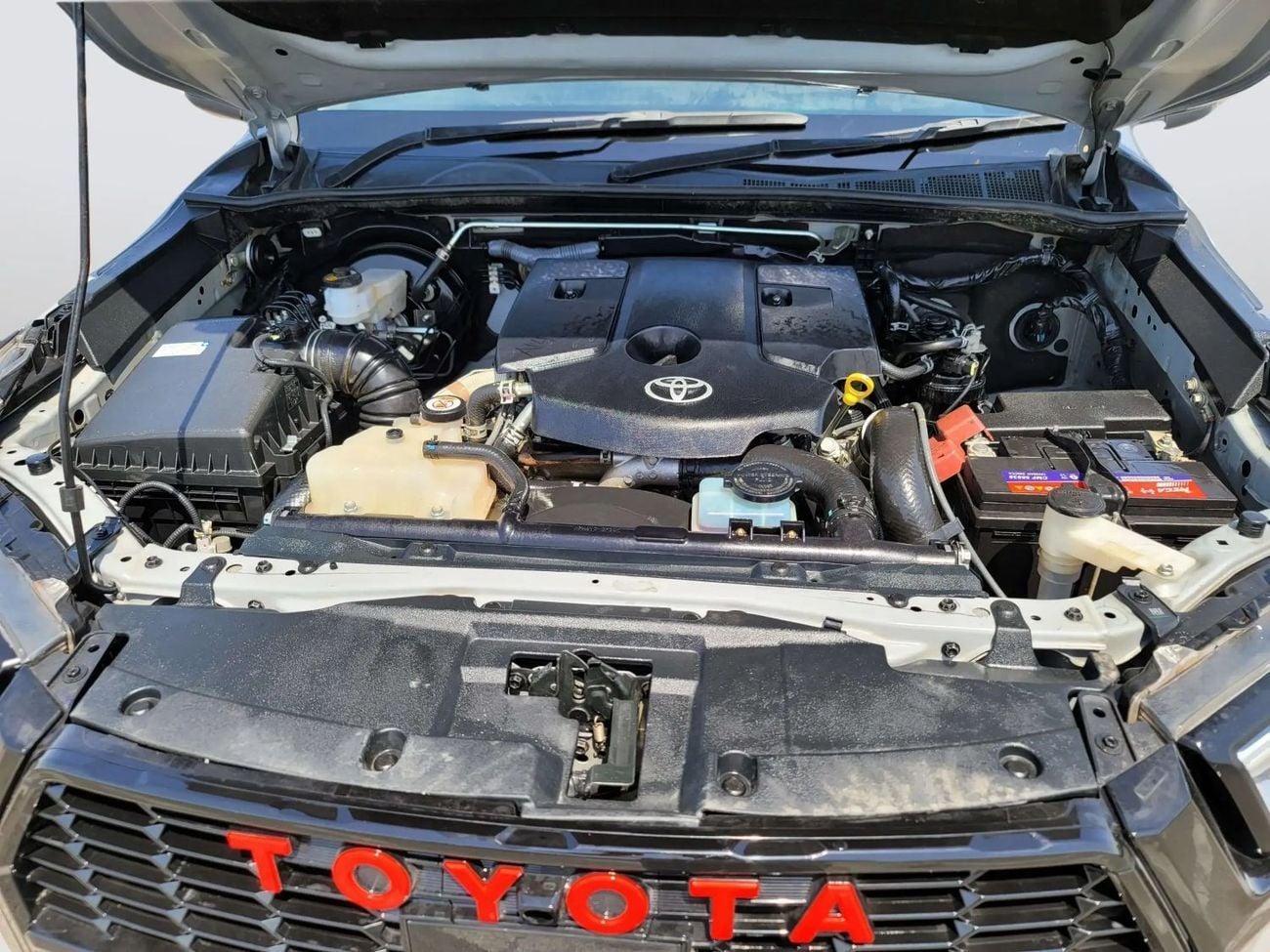 تويوتا هيلوكس GR SPORT 4x4 Diesel 2.8L Right hand Drive (Export Only)