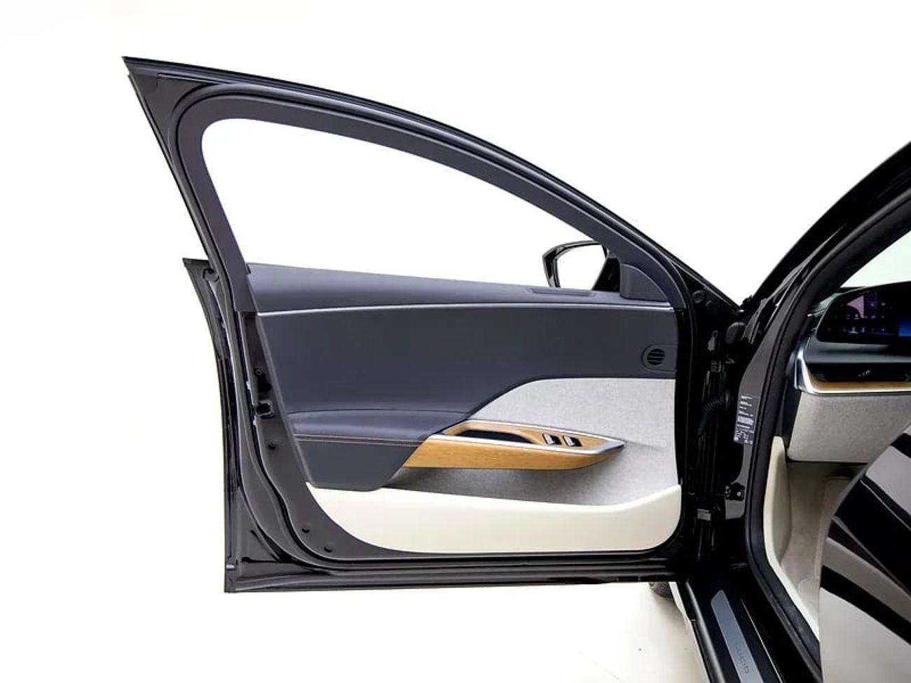 لوسيد اير Pure