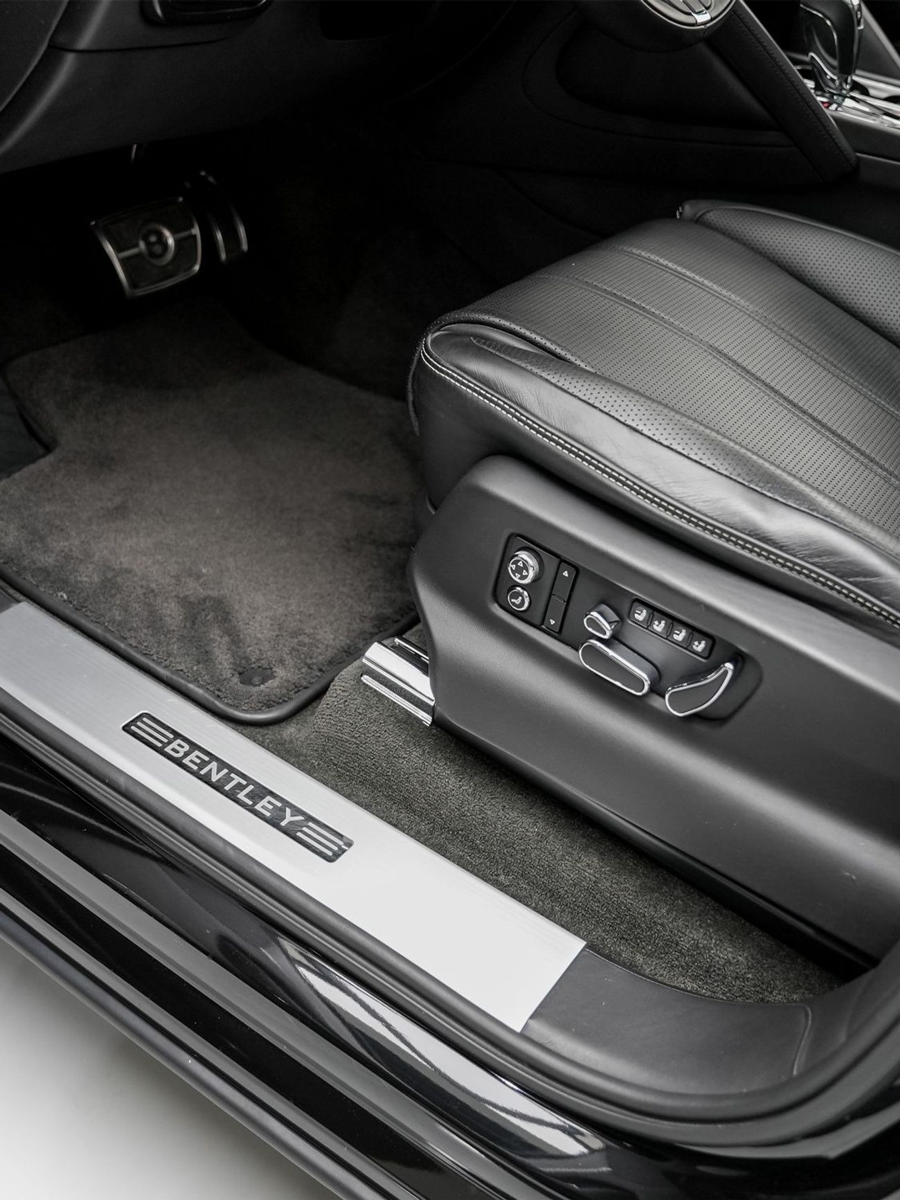 بنتلي بينتايجا Bentayga 4.0T 2021 Bentley Mulliner Blackline, Warranty, Full Bentley Service History, Fully Loaded,