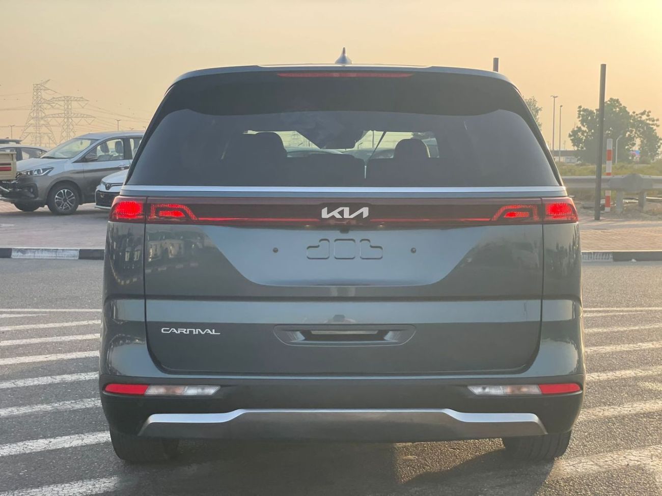 Kia Carnival 2024 Kia Carnival EX 3.5L V6 - Full Option - 8 Seater - Front & Rear Radar Sensor - Trunk / Door Ful