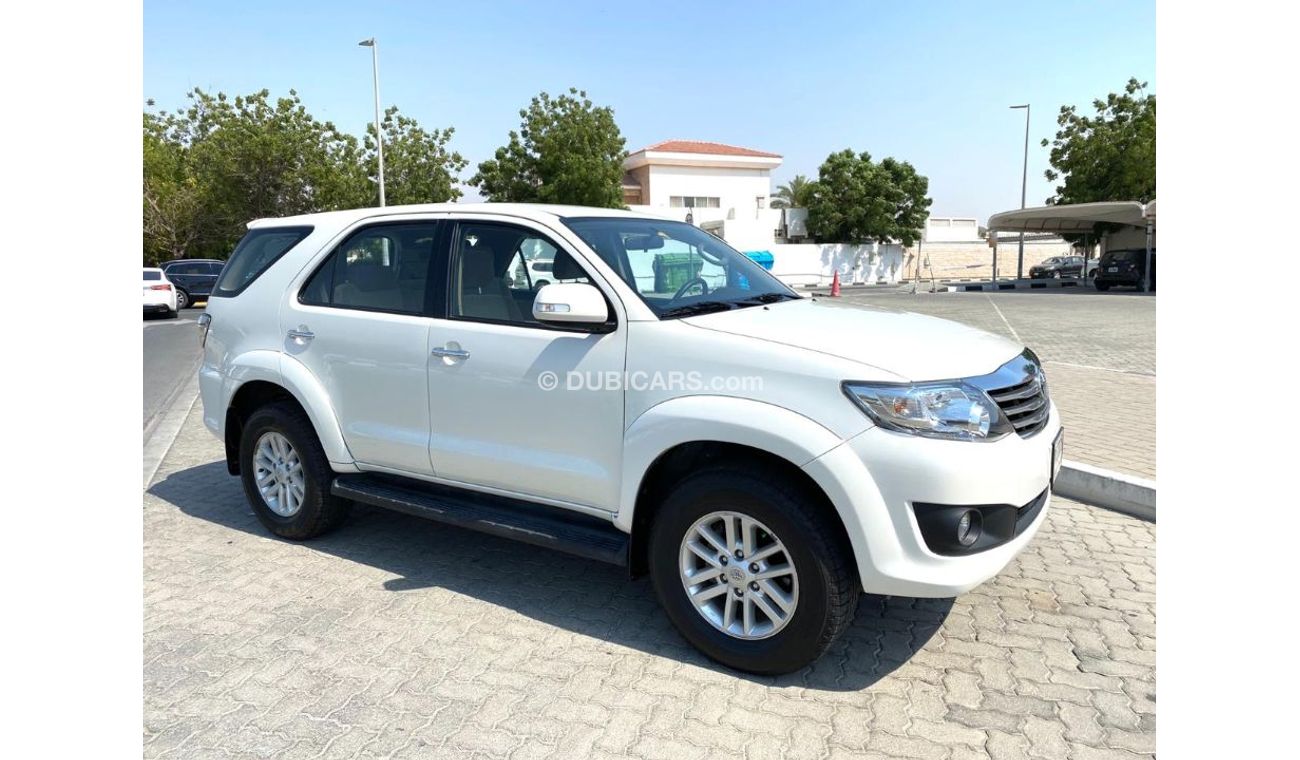 Toyota Fortuner 2014 EXR Gulf specs low mileage agency service history 4x4 drive