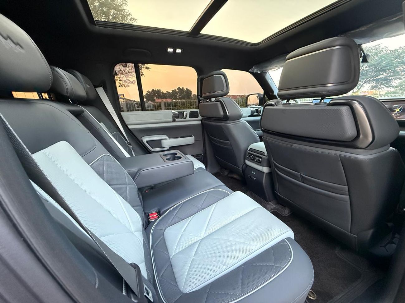 BYD Leopard 5 Leopard 5, 2025 model, 2 differential locks, three screens, refrigerator with heater, five-year EVS 