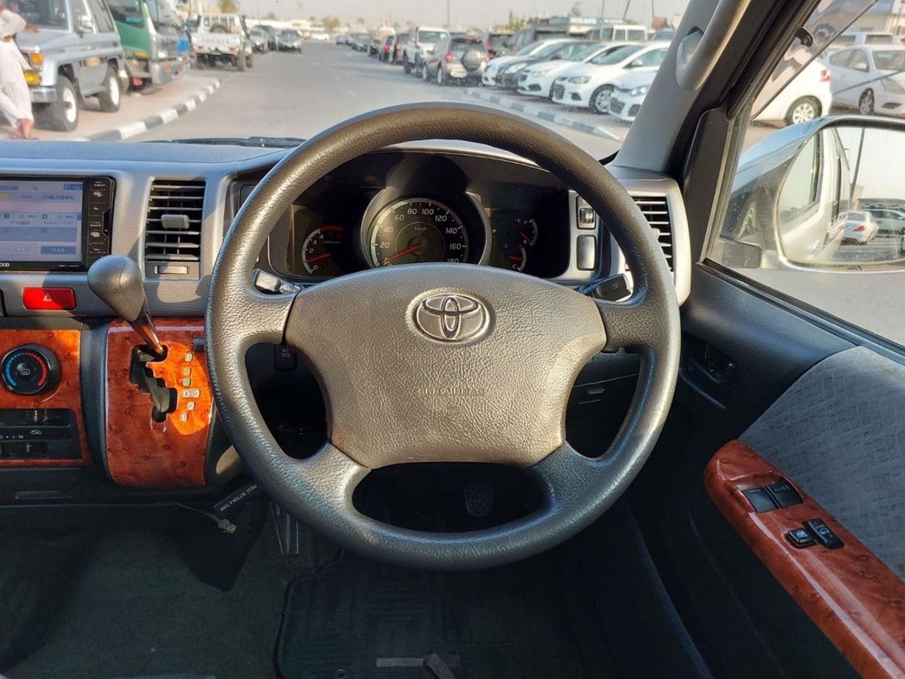 Toyota Hiace TOYOTA HIACE VAN RIGHT HAND DRIVE(PM12342)