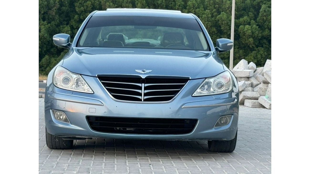 هيونداي جينيسس بحالة ممتازة من الداخل و الخارج