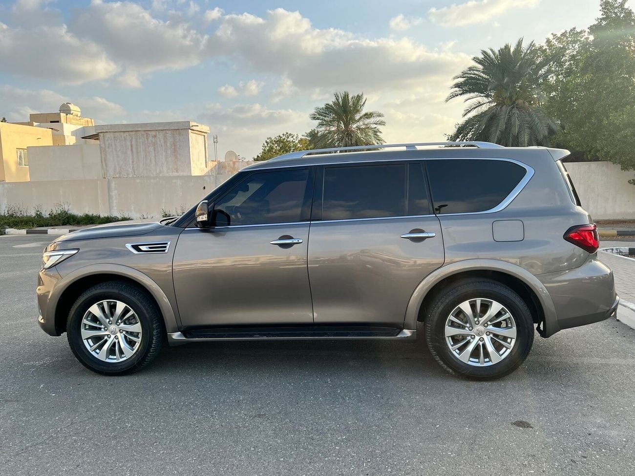 Infiniti QX80 4x4