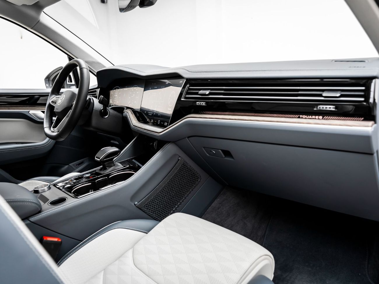 Volkswagen Touareg Comfortline 3.0L 2024 Volkswagen Touareg Comfortline, 2027 Volkswagen Warranty + Service Contract, L