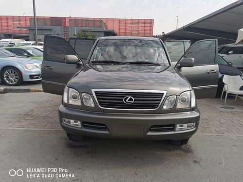 لكزس LX 470 In excellent condition and requires no expense