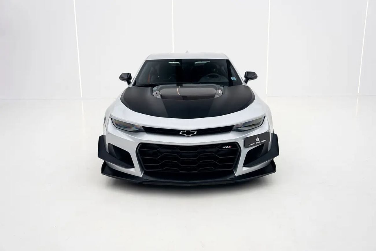 شيفروليه كامارو ZL1 ألياف الكربون 650 HP LT4 V8 | ZL1 1LE TRACK PACKAGE | 6-SPEED MANUAL
