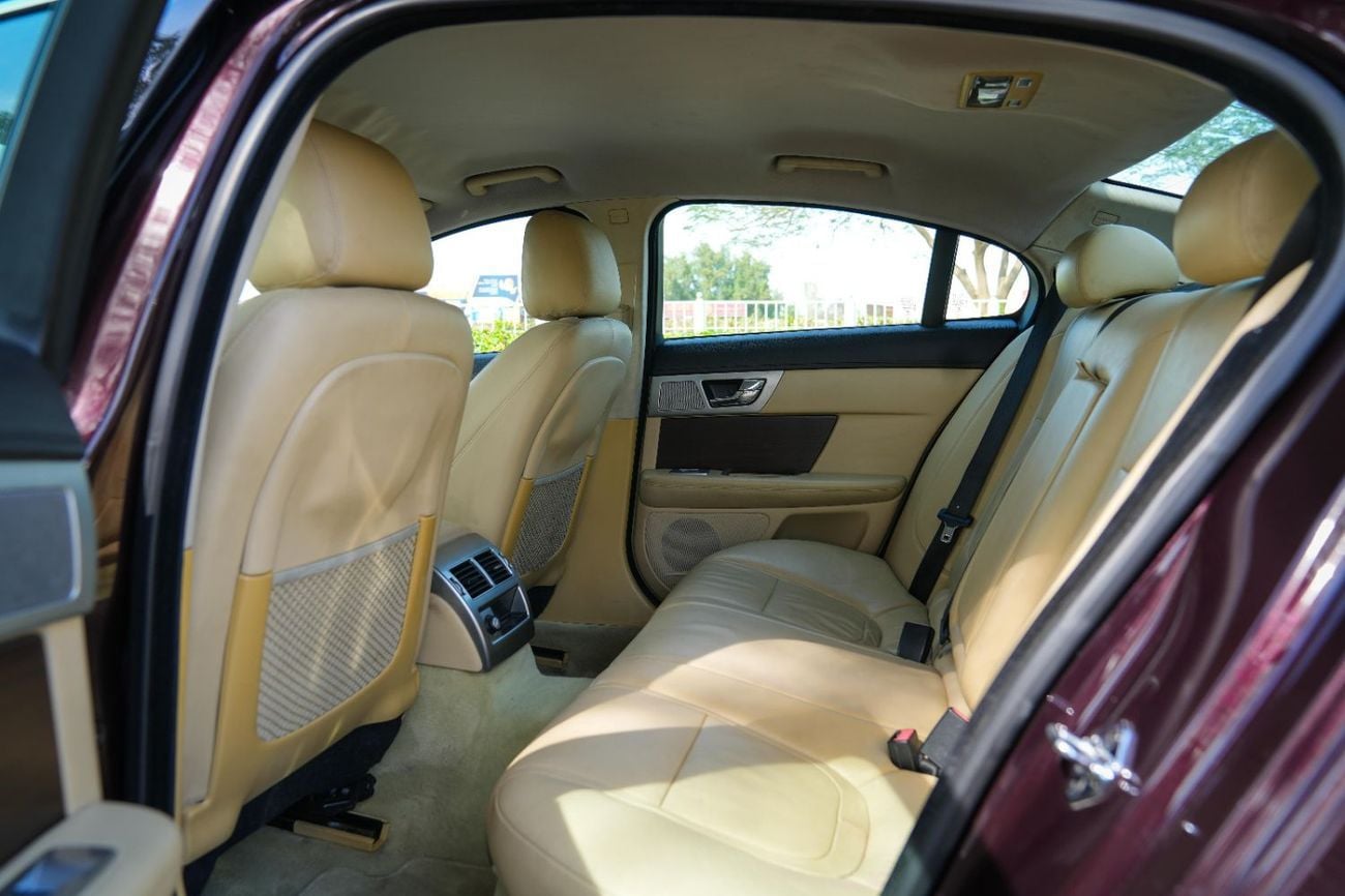 Jaguar XF 2013 LUXURY!! GCC SPECS!! FULL SERVICE HISTORY