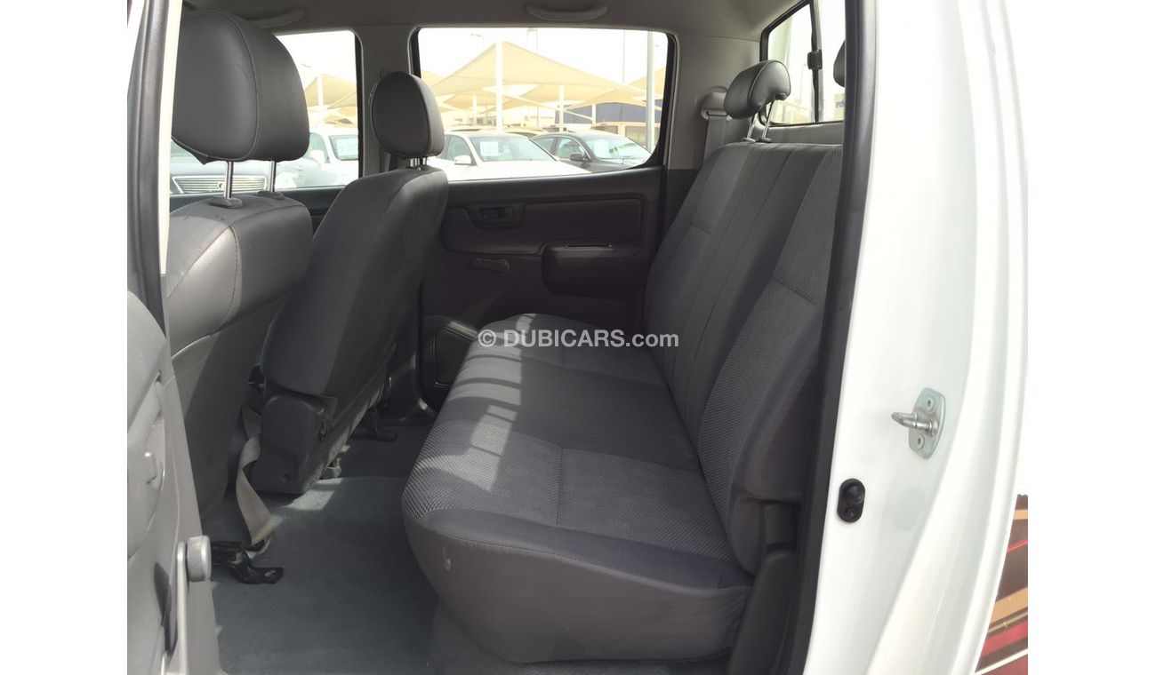 Toyota Hilux 4X4 DOUBLE CABIN