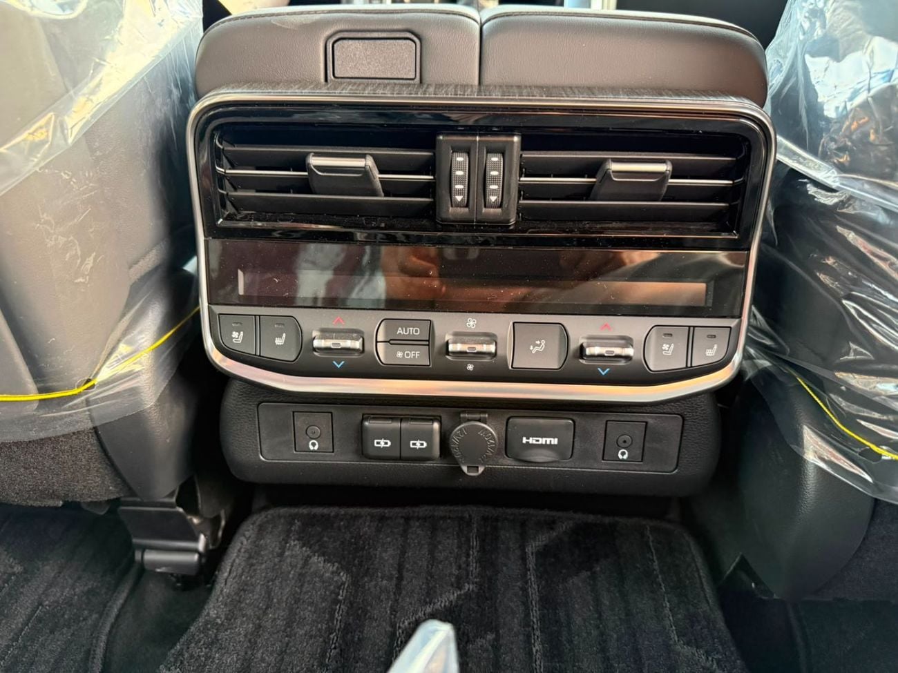 Toyota Land Cruiser LAND CRUISER VXR - A/T . Petrol 3.5L Twin Turbo  . 4X4 . 7 Seats . 2026 Model