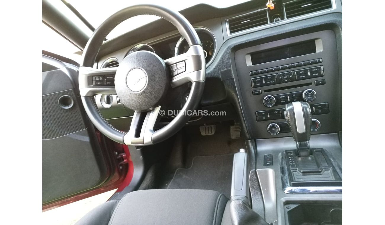 فورد موستانج كوبيه لون أحمر داخل أسود بحالة ممتازة لاتحتاج لآى مصاريف