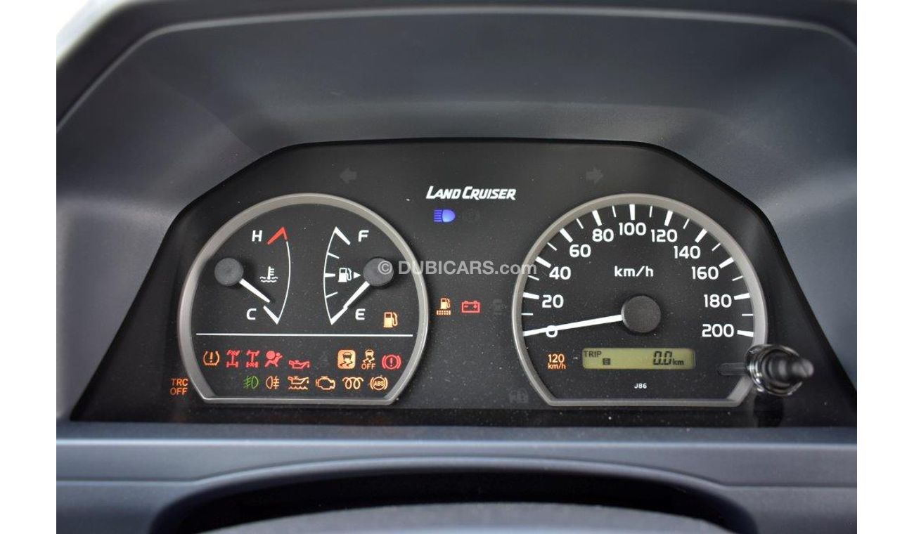 Toyota Land Cruiser Pick Up 79 DOUBLE CABIN PICKUP DLX V8 4.5L DIESEL MT