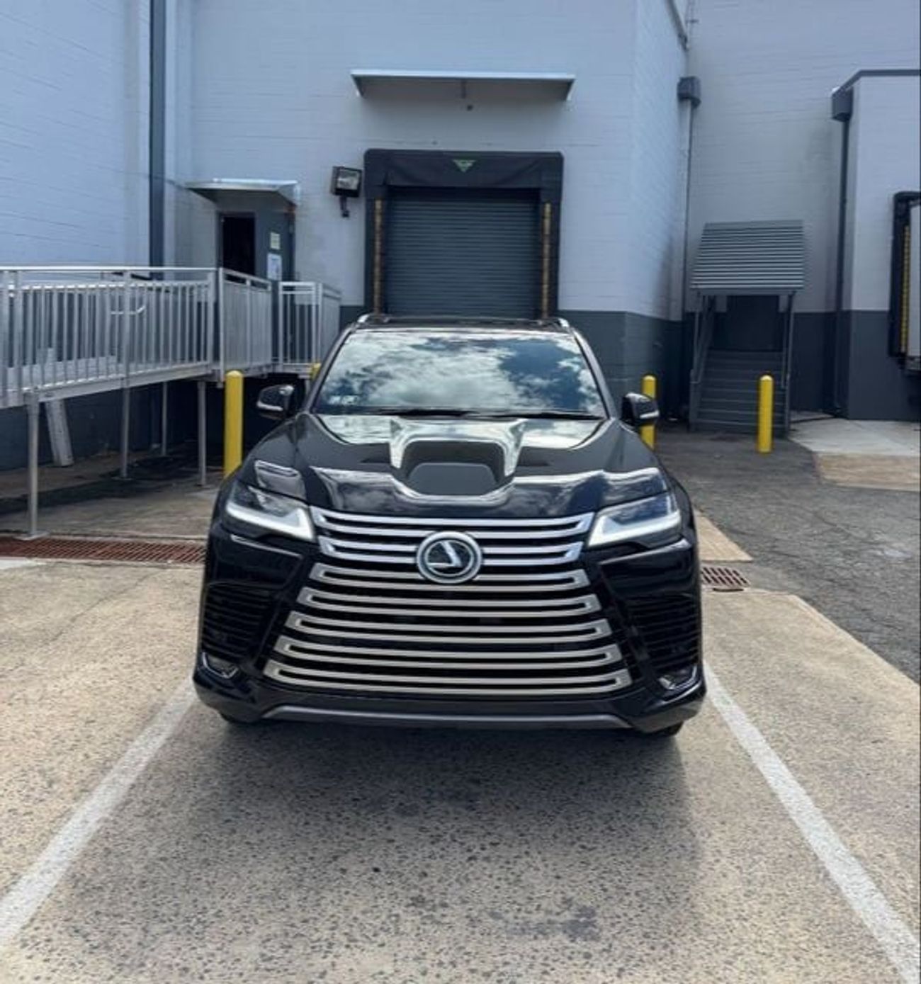 لكزس LX 700h Luxury