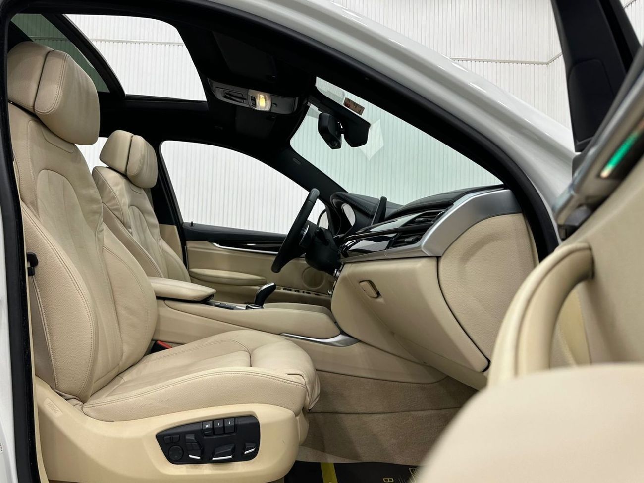 بي أم دبليو X6 50i M سبورت 2015 BMW X6 xDrive50i M-Sport, Service History, Full Options, Low Kms, GCC