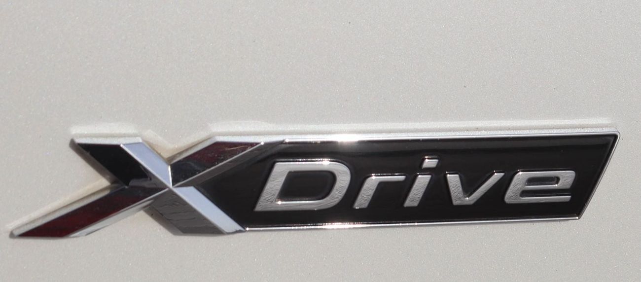 بي أم دبليو 750Li xDrive 4.4L (523 HP)