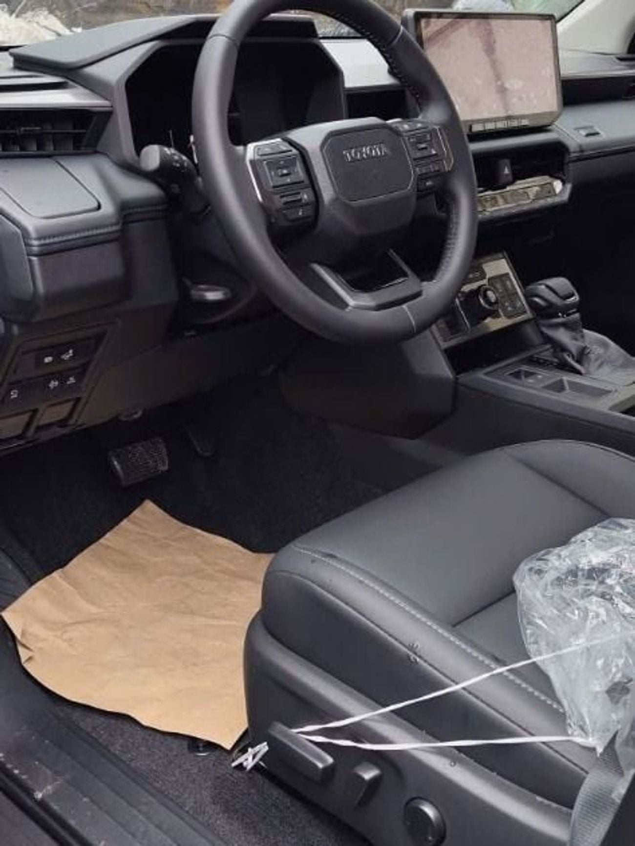 تويوتا هيلوكس ADVENTURE 2.8L DIESEL A/T FULL OPTION DOUBLE CABIN PICKUP