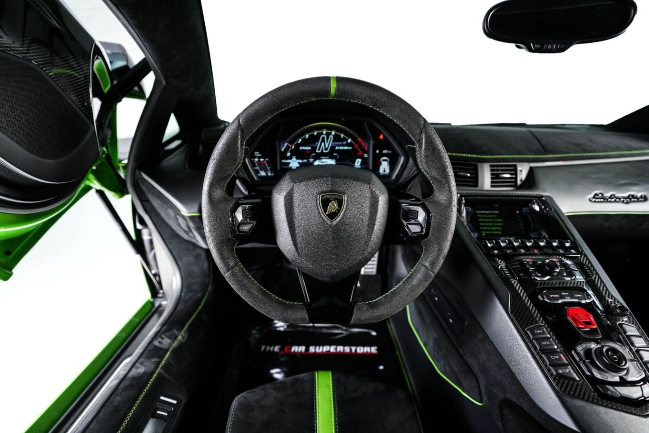 لامبورغيني أفينتادور SVJ ROADSTER