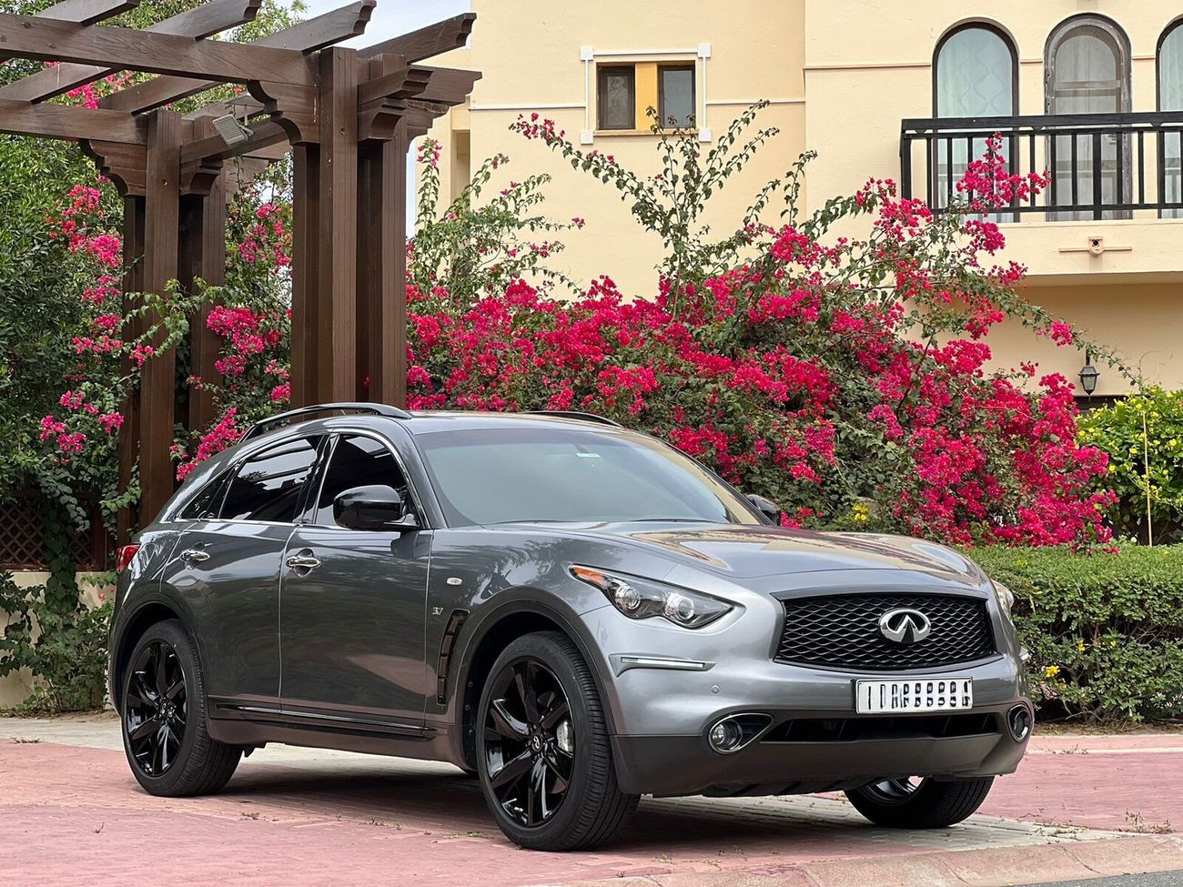 Infiniti QX70 S