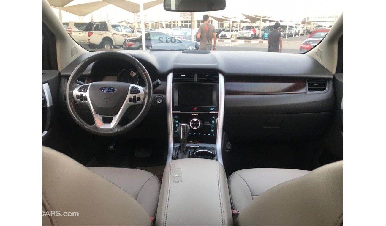 Ford Edge AWD 2012GCC car prefect condition no need any maintenance low mileage panoramic roof