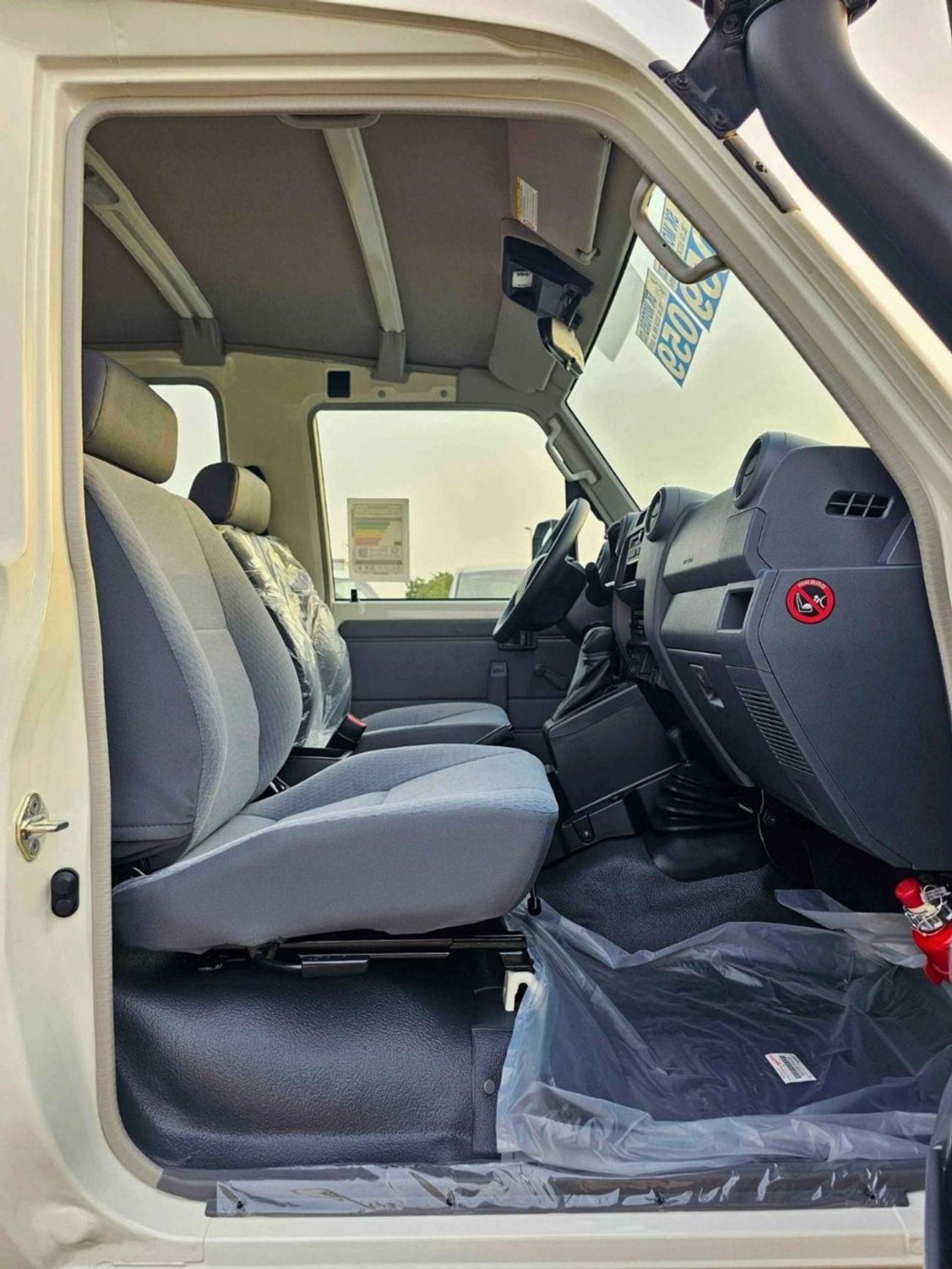 تويوتا لاند كروزر 70 LC78 3 DOOR / 4.0L PETROL A/T / SNORKEL, MANUAL WINDOWS, DUAL TANK  (CODE # 78ATY)